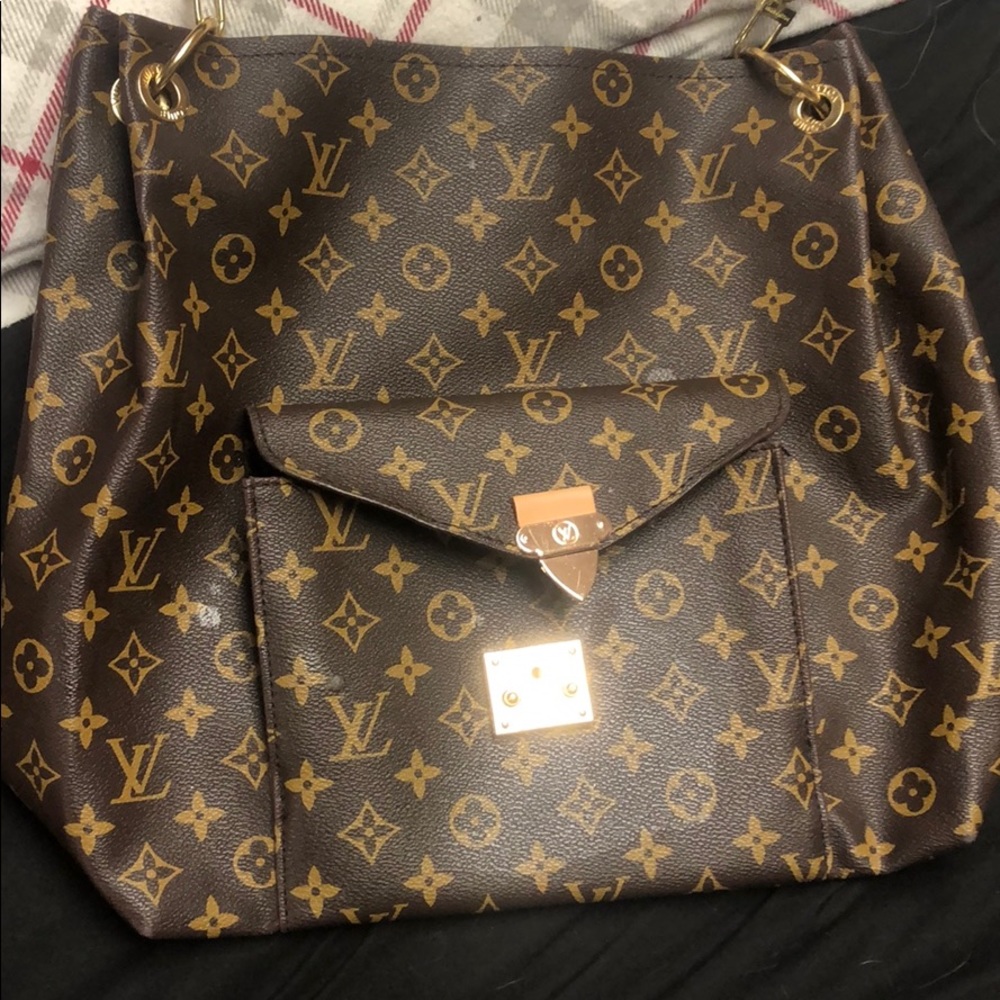 Authentic Louis Vuitton bag. Lightly used.